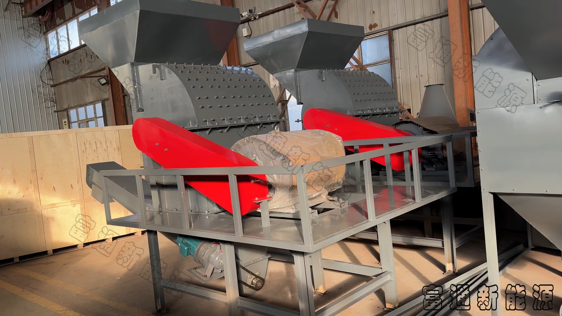 兩臺下出料1000型木材粉碎機(jī)順利完工，即將發(fā)貨